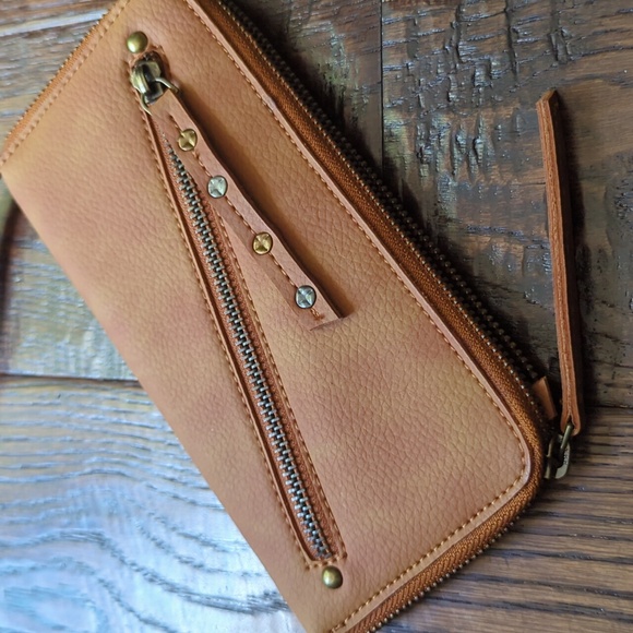 FREE PEOPLE I Cognac Brown Vegan Faux Leather Zippered Wallet Wristlet Purse - Picture 1 of 12